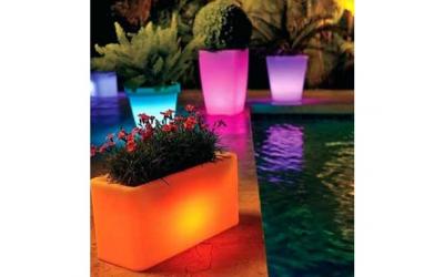 Nabíjateľné záhradné dekoratívne svietidlo kvetináč RGB 28x29 cm IP54